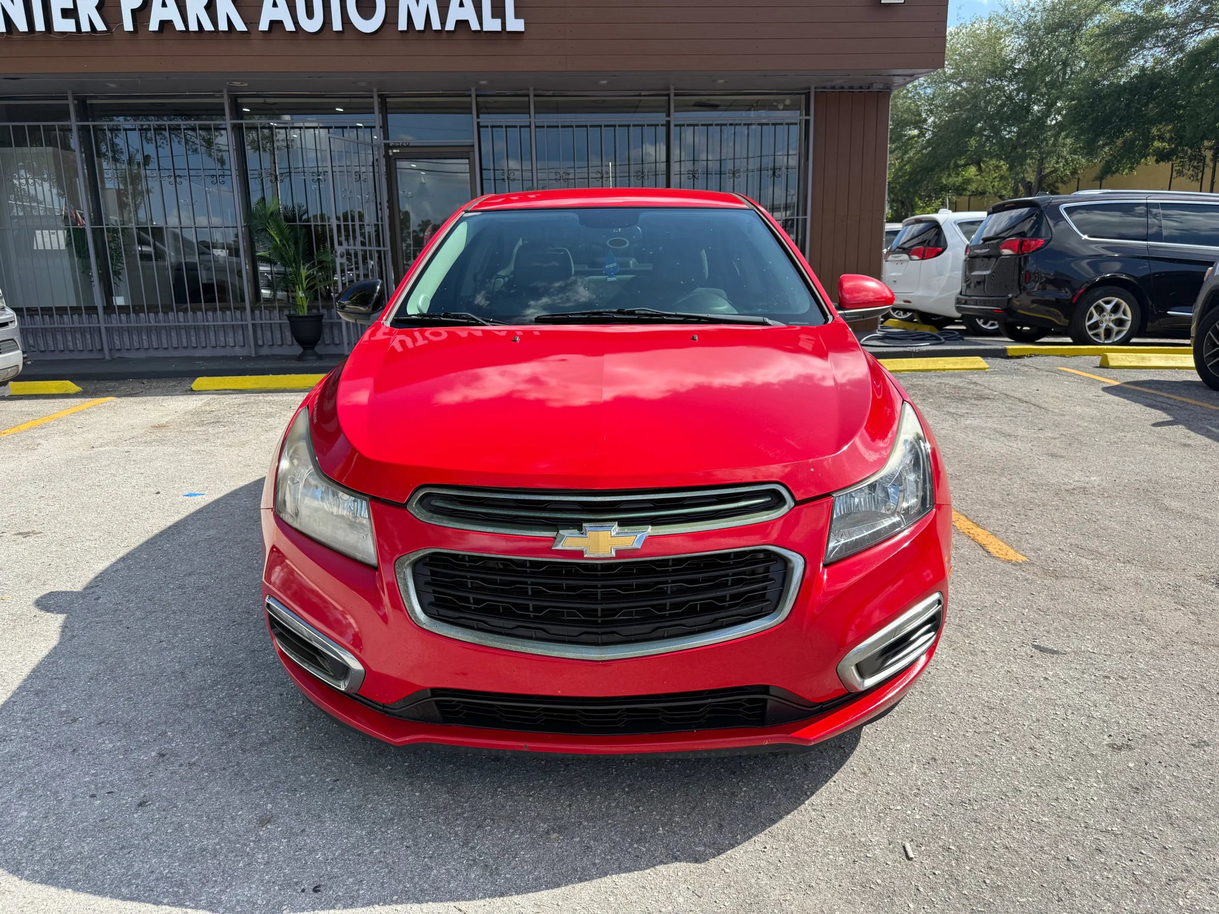 Used 2015 Chevrolet Cruze LT FWD image 2