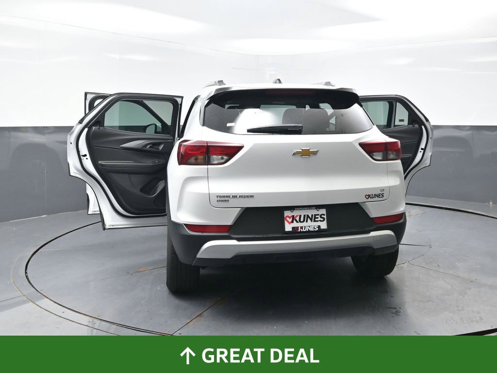 Used 2025 Chevrolet TrailBlazer LT AWD/4WD image 59