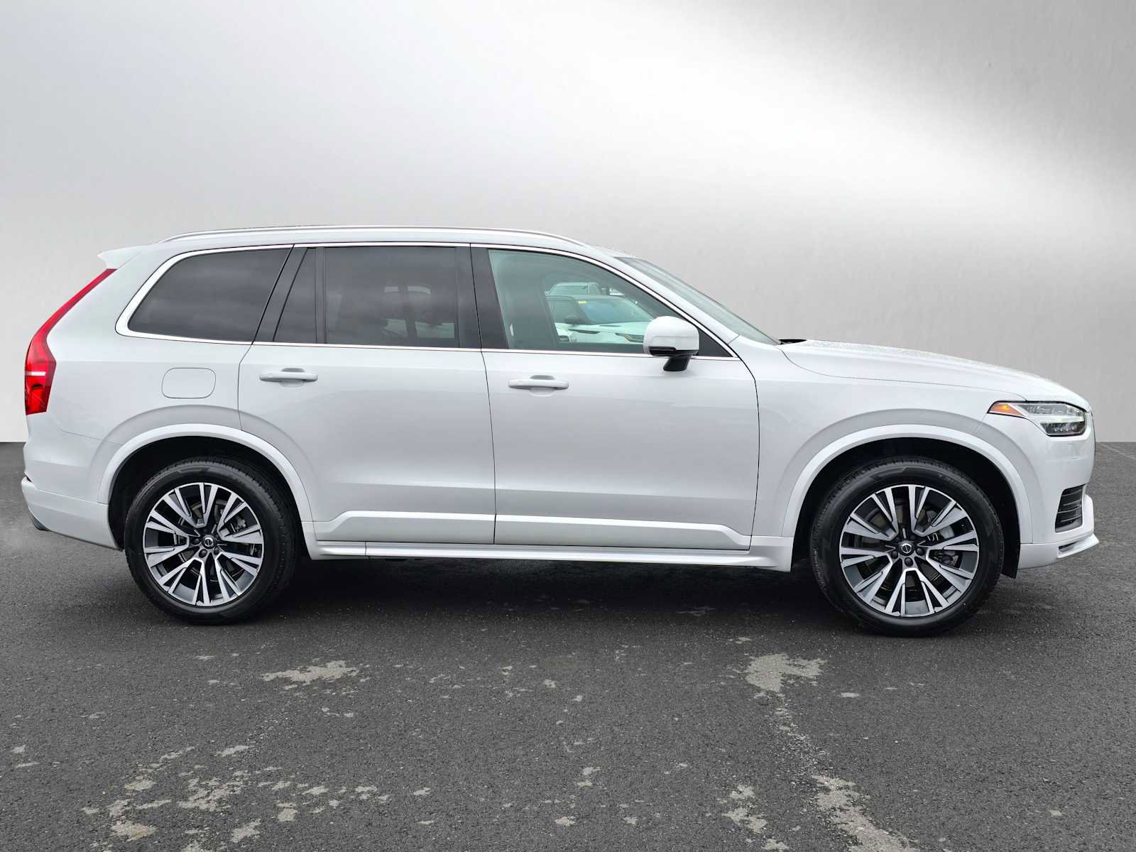 Used 2020 Volvo XC90 T6 Momentum AWD/4WD image 2