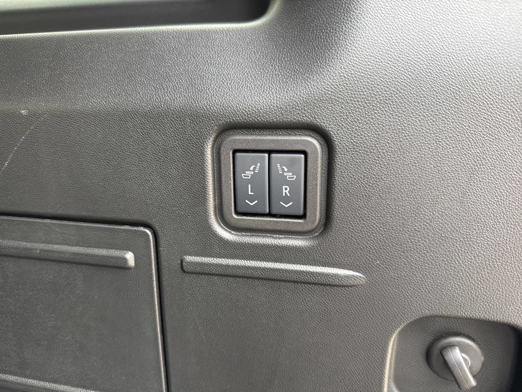 Used 2025 GMC Hummer EV 3X AWD/4WD image 31