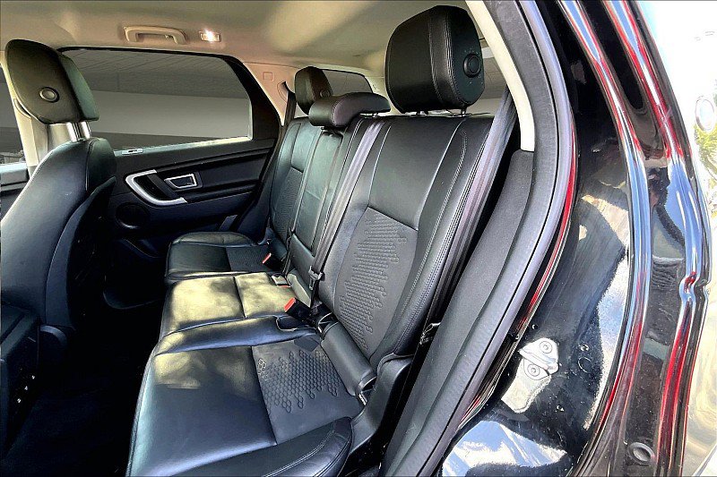 Used 2019 Land Rover Discovery Sport SE AWD/4WD image 23