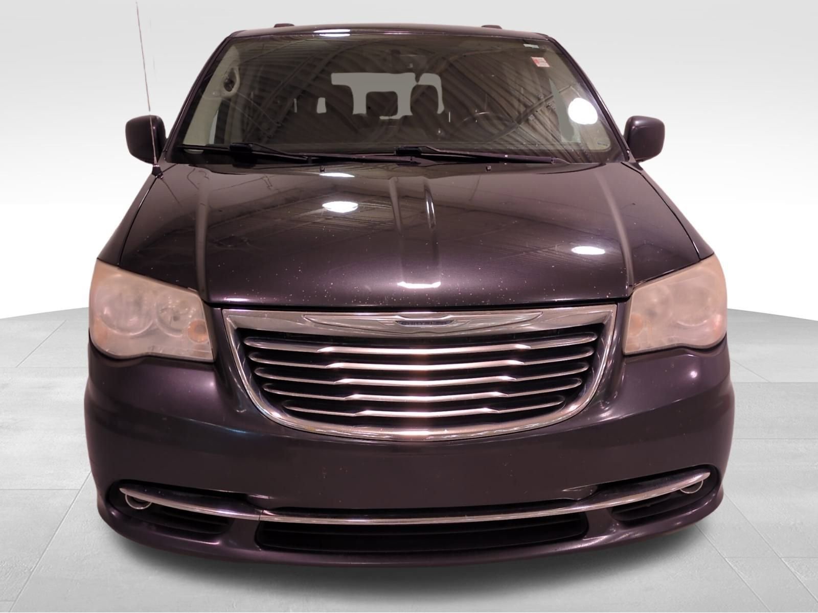 Used 2014 Chrysler Town & Country Touring image 8