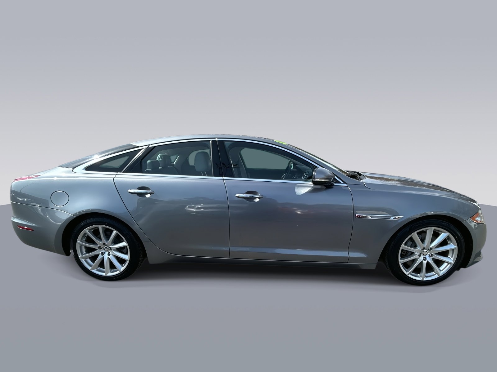 Used 2012 Jaguar XJ image 2
