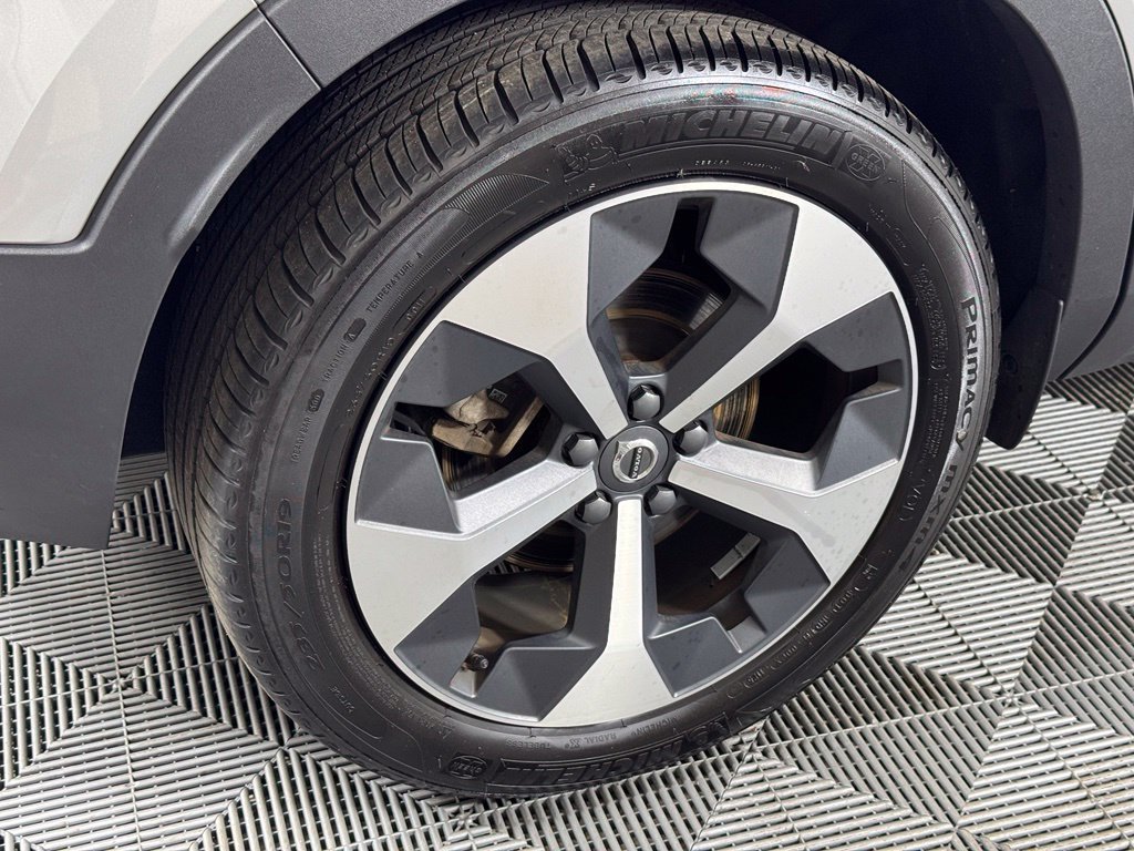 Certified 2025 Volvo XC40 B5 Plus AWD/4WD image 7