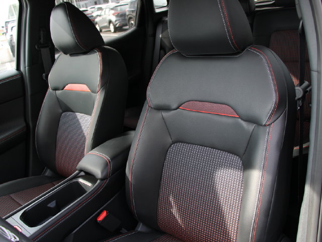 Used 2025 Nissan Kicks SR AWD/4WD image 5