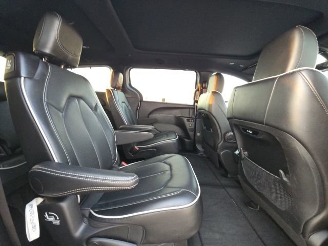 Used 2025 Chrysler Pacifica Limited FWD image 15