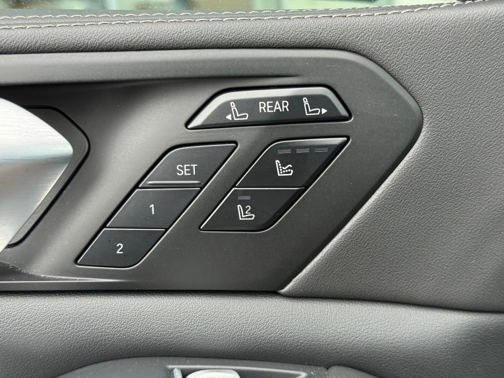 Used 2024 BMW X7 xDrive40i w/ Executive Package image 15