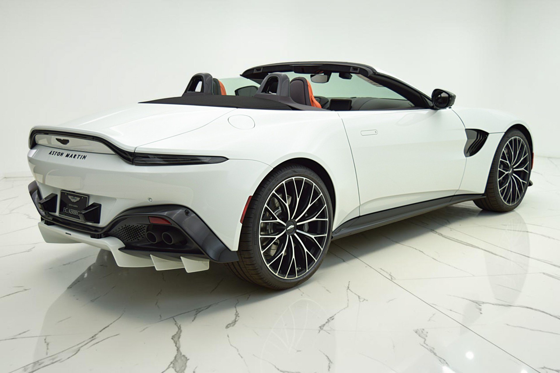 Used 2023 Aston Martin V8 Vantage Roadster RWD image 9