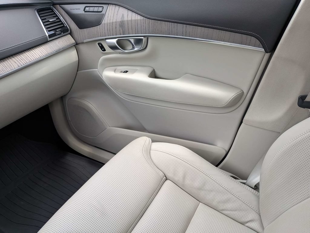 Certified 2024 Volvo XC90 B6 Ultimate w/ Lounge Package AWD/4WD image 20