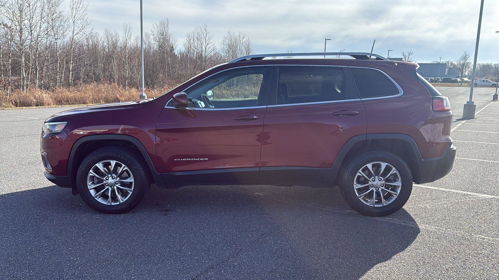 Used 2019 Jeep Cherokee Latitude Plus w/ Comfort/Convenience Group image 12