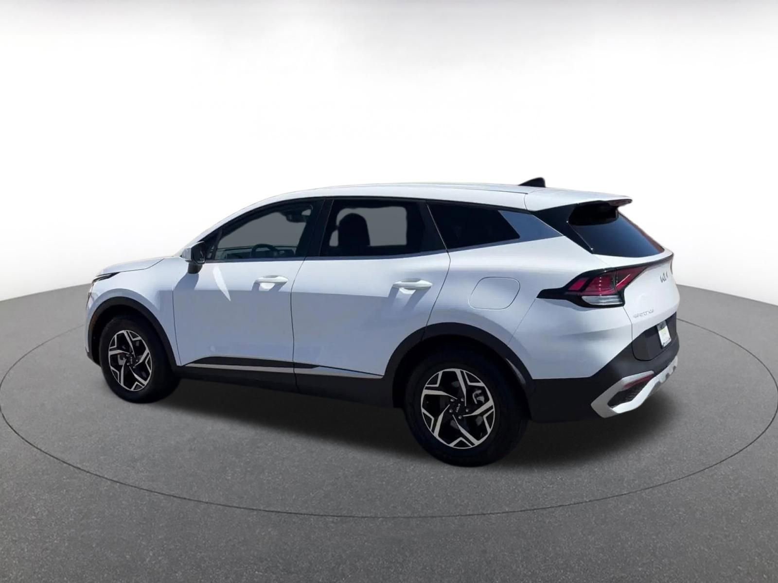 Used 2025 Kia Sportage LX FWD image 10