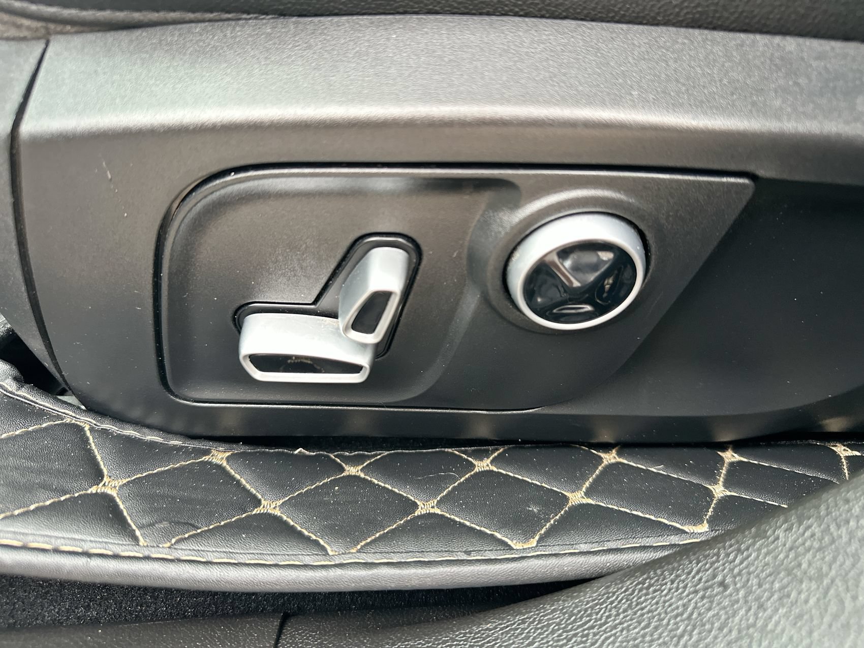 Used 2021 Maserati Levante AWD/4WD image 12