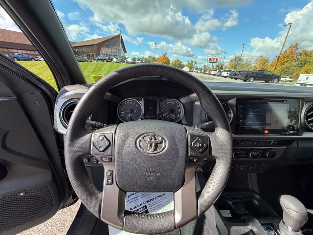 Used 2017 Toyota Tacoma Limited w/ Tow Package AWD/4WD image 27