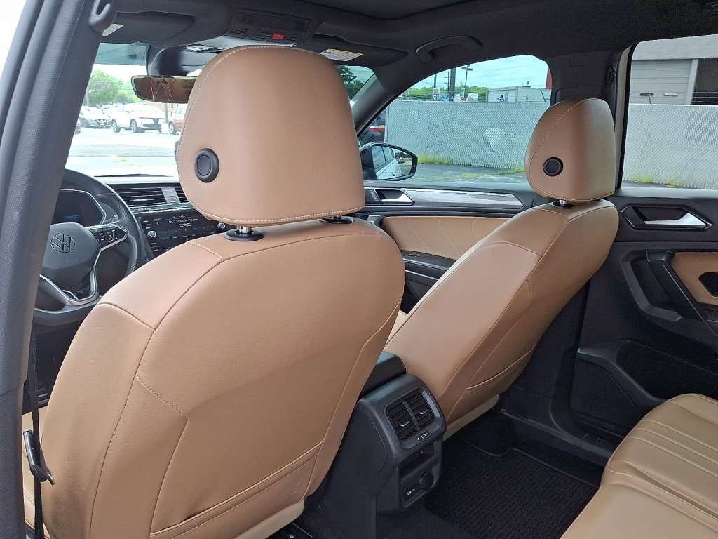 Used 2022 Volkswagen Tiguan SE R-Line image 21