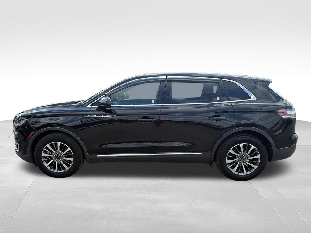 Used 2019 Lincoln Nautilus Select AWD/4WD image 2