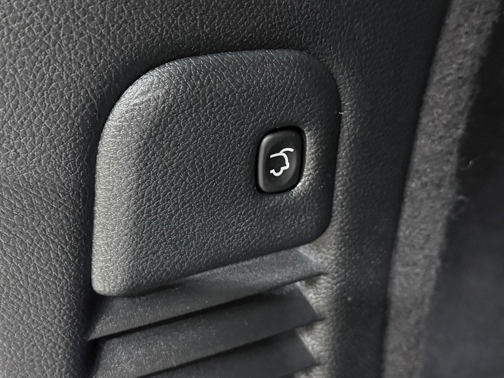 Used 2022 Dodge Durango R/T w/ Blacktop Package image 8