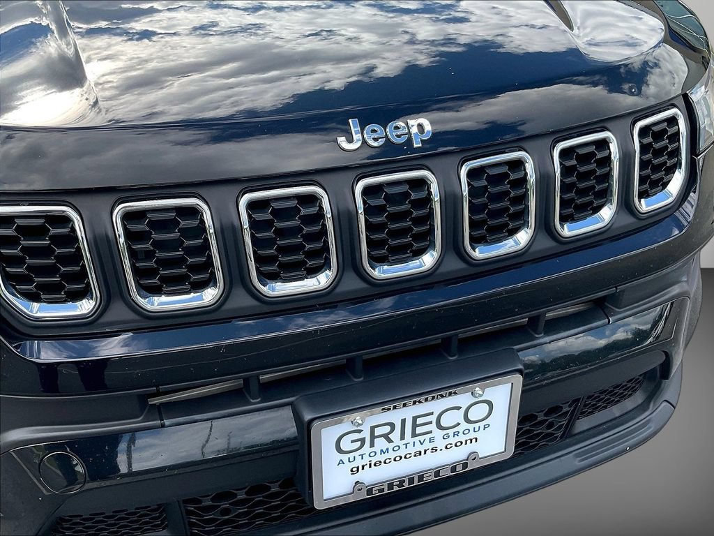 Used 2024 Jeep Compass Latitude AWD/4WD image 32