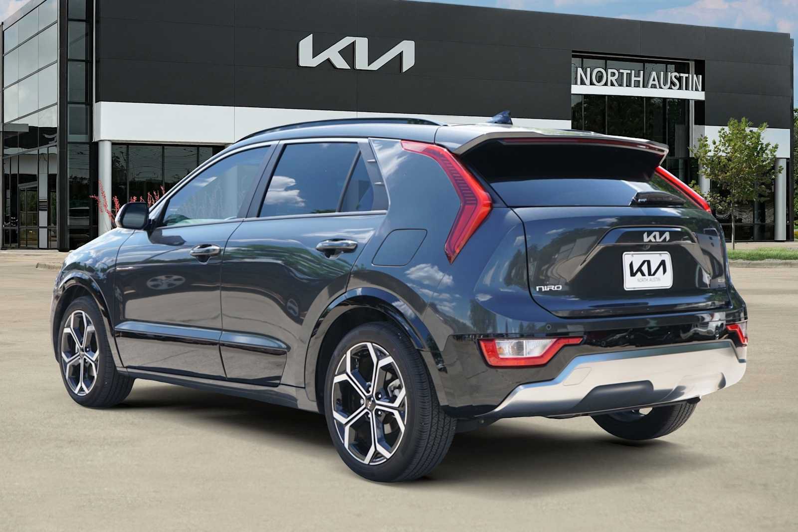 Certified 2024 Kia Niro EX Touring FWD image 4