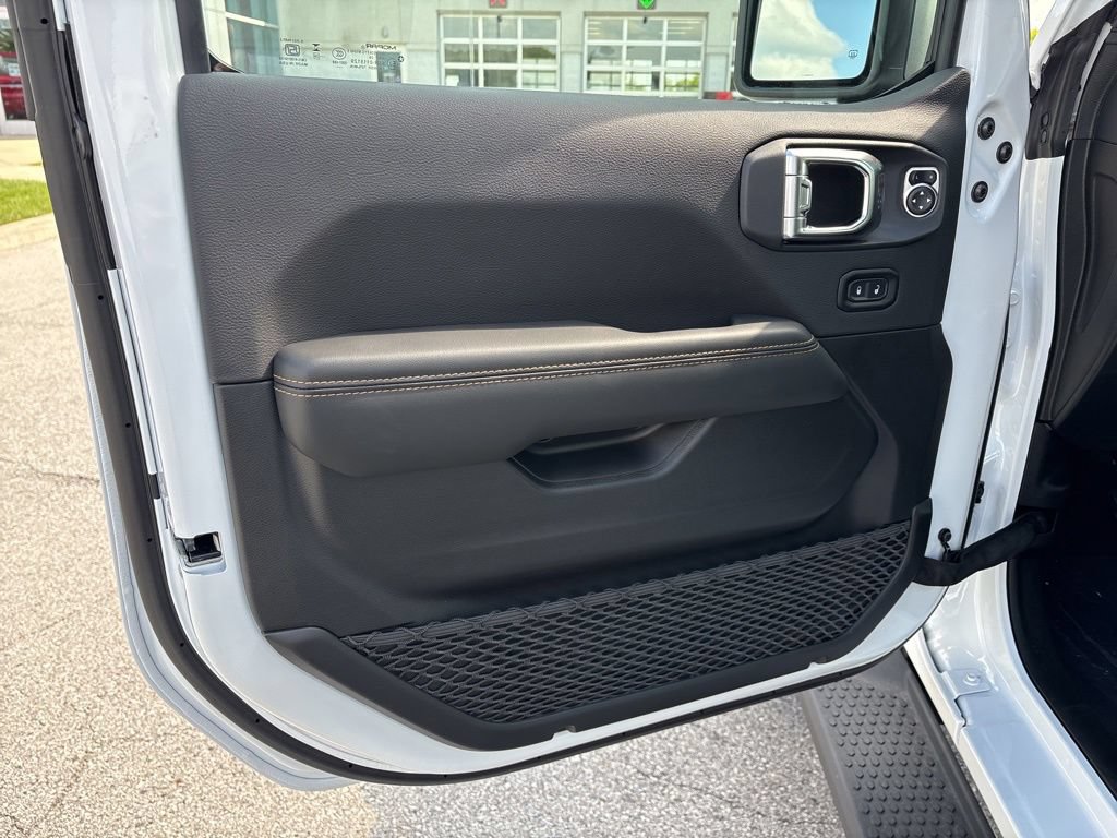 New 2026 Jeep Wrangler Unlimited Sahara AWD/4WD image 8