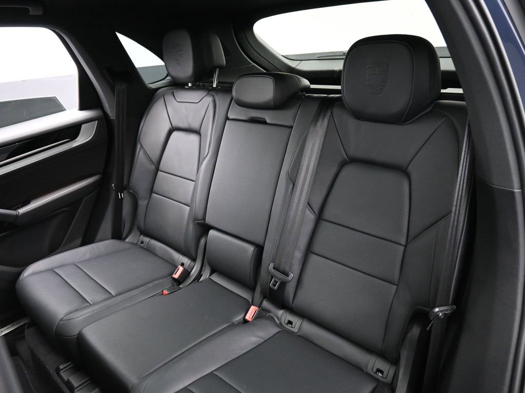 Certified 2025 Porsche Cayenne image 22