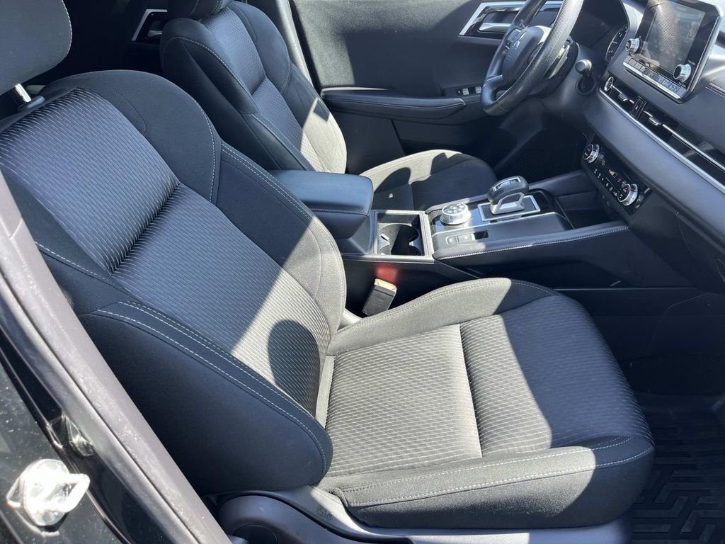Used 2023 Mitsubishi Outlander ES image 30