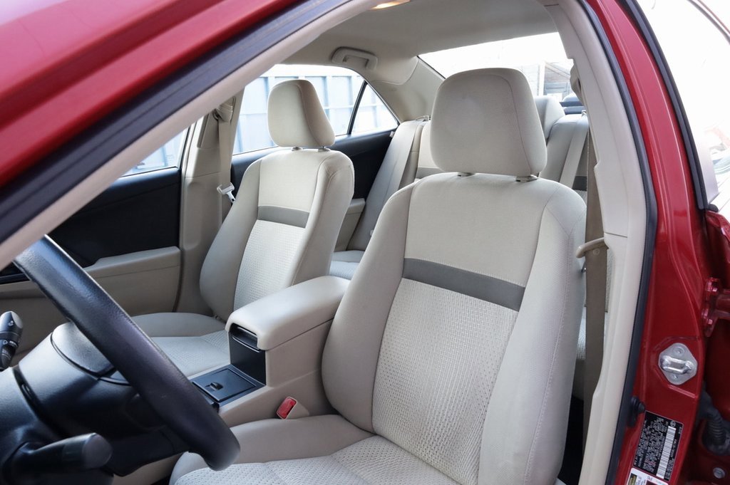 Used 2013 Toyota Camry LE image 19
