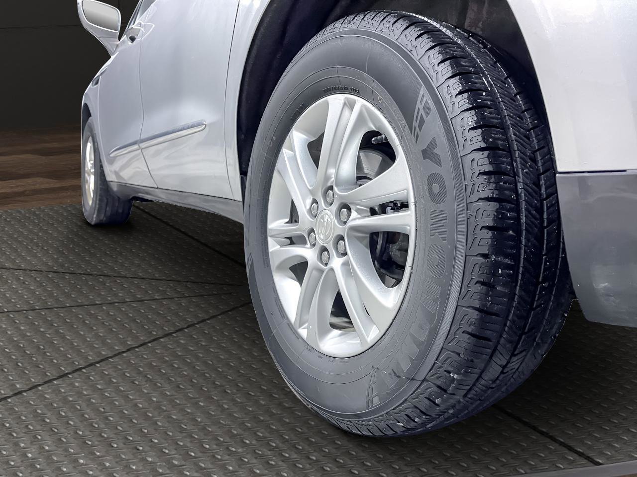 Used 2020 Buick Enclave Essence image 26