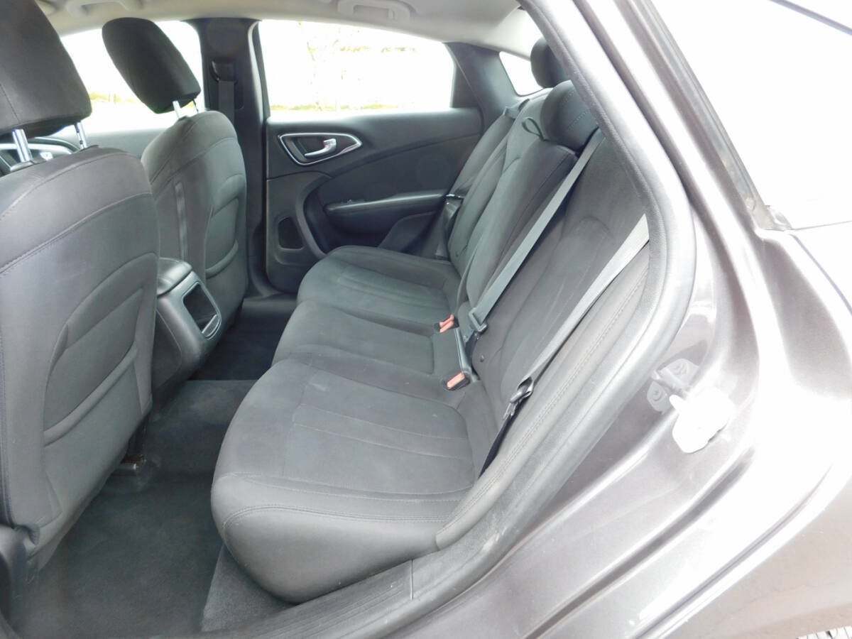 Used 2015 Chrysler 200 Limited w/ Convenience Group FWD image 5
