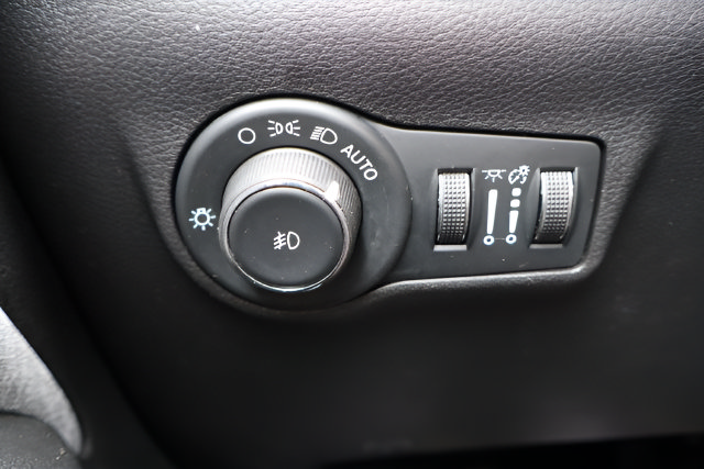 Used 2024 Jeep Compass Latitude AWD/4WD image 27