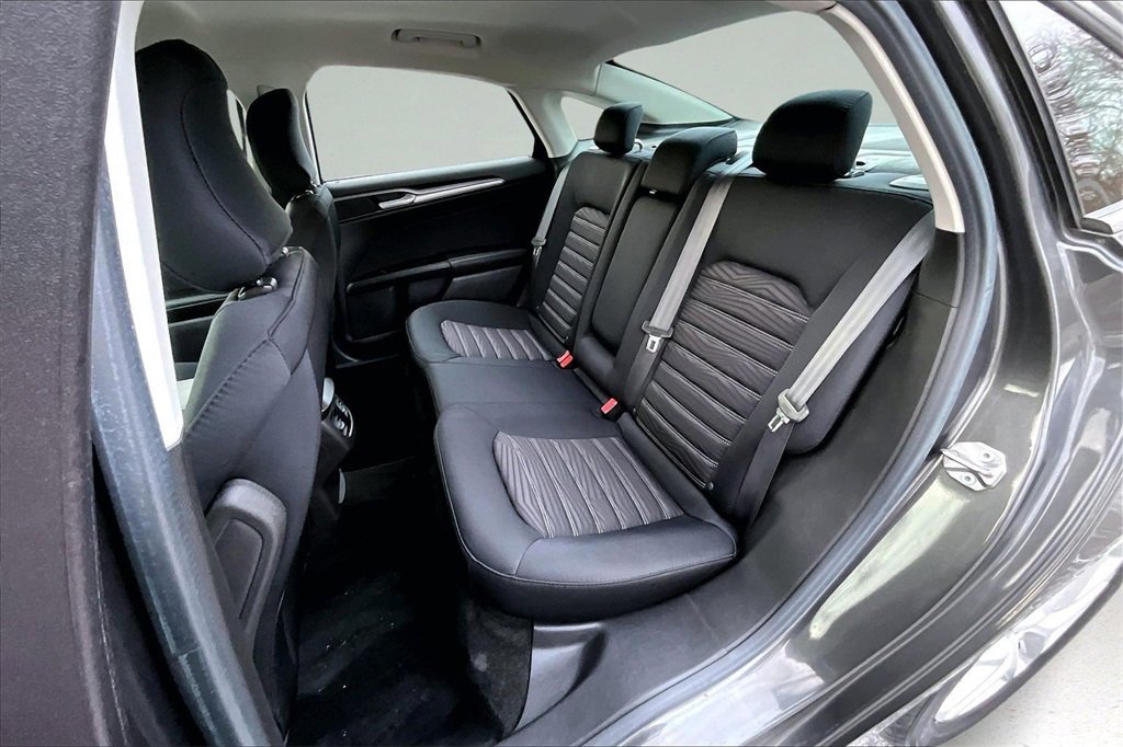 Used 2016 Ford Fusion SE image 21