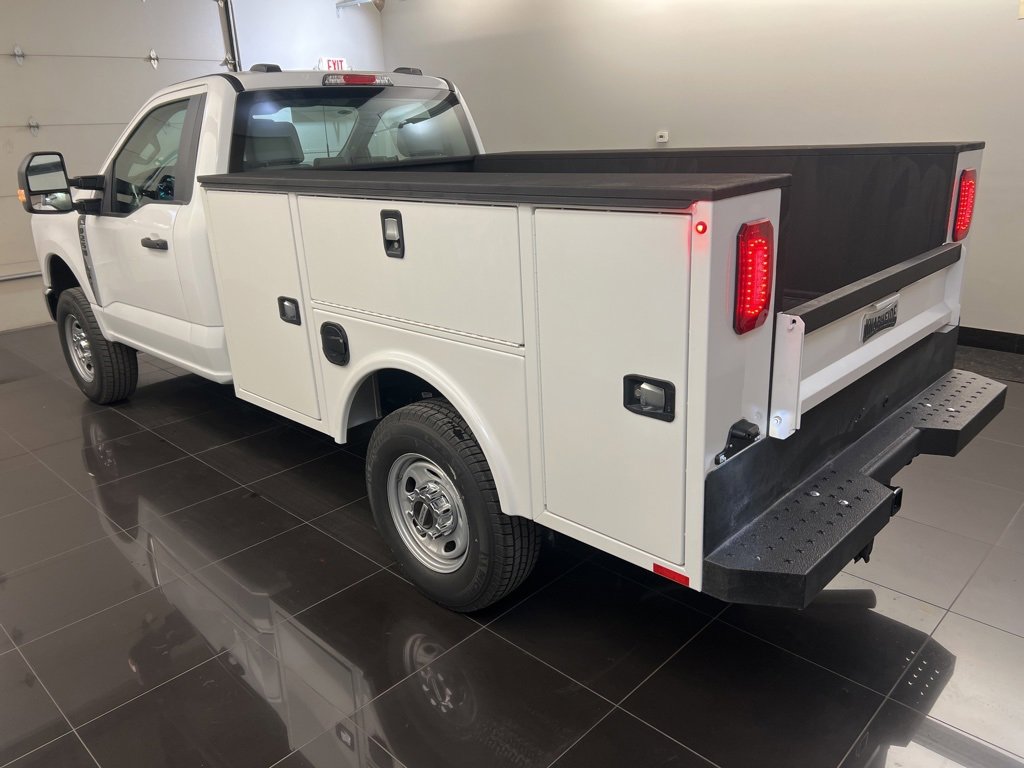 New 2026 Ford F250 XL w/ XL Chrome Package image 4