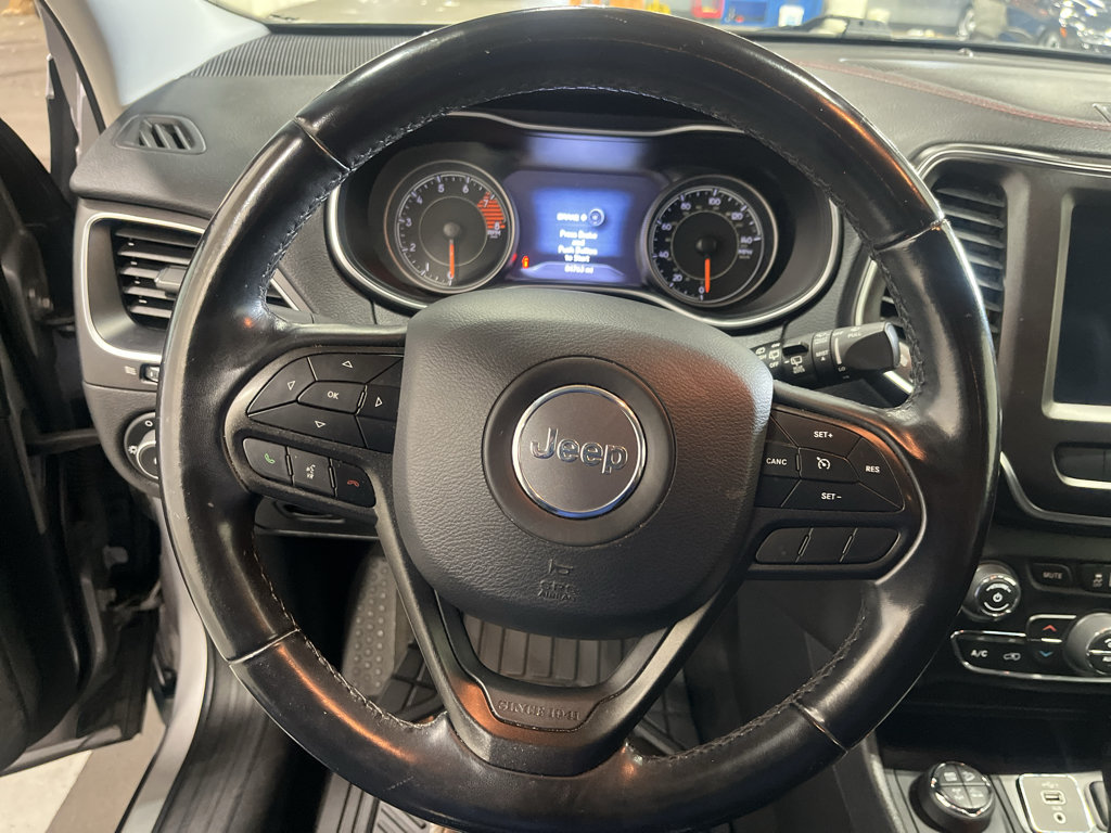 Used 2020 Jeep Cherokee Trailhawk AWD/4WD image 14