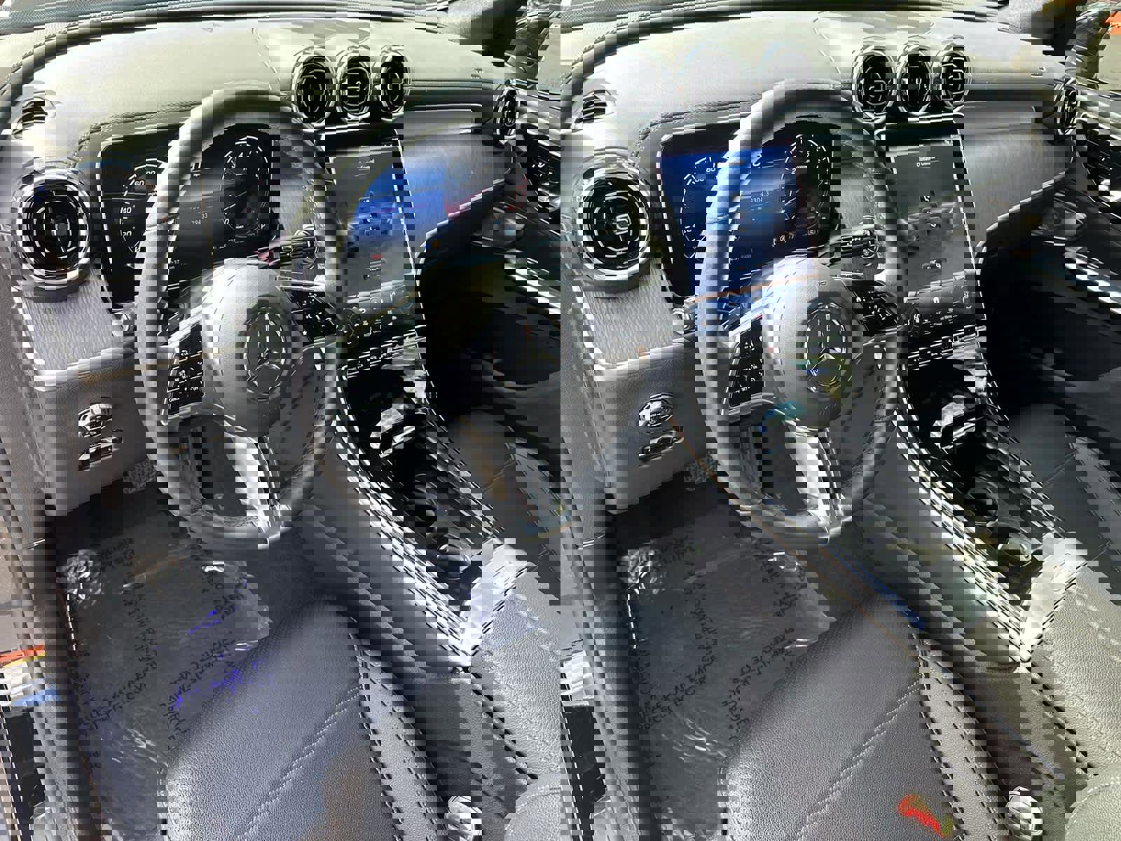 Used 2024 Mercedes-Benz GLC 300 image 2