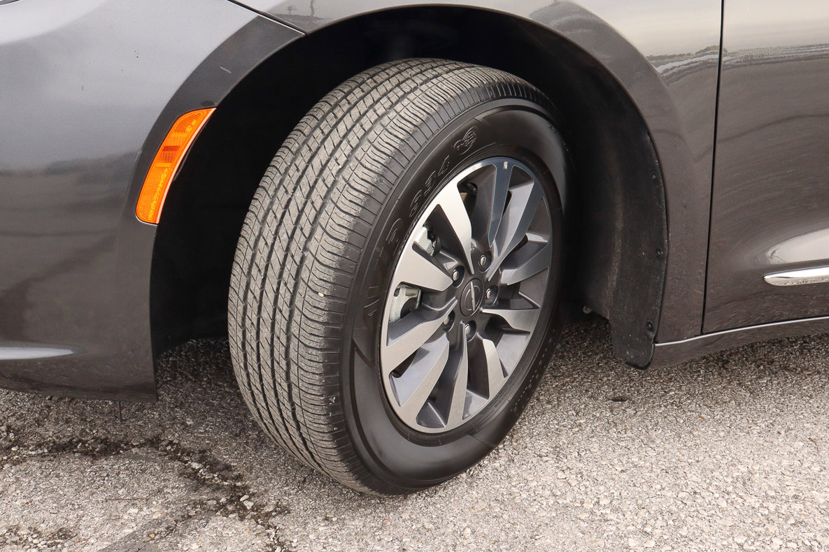 Used 2023 Chrysler Pacifica Limited image 17