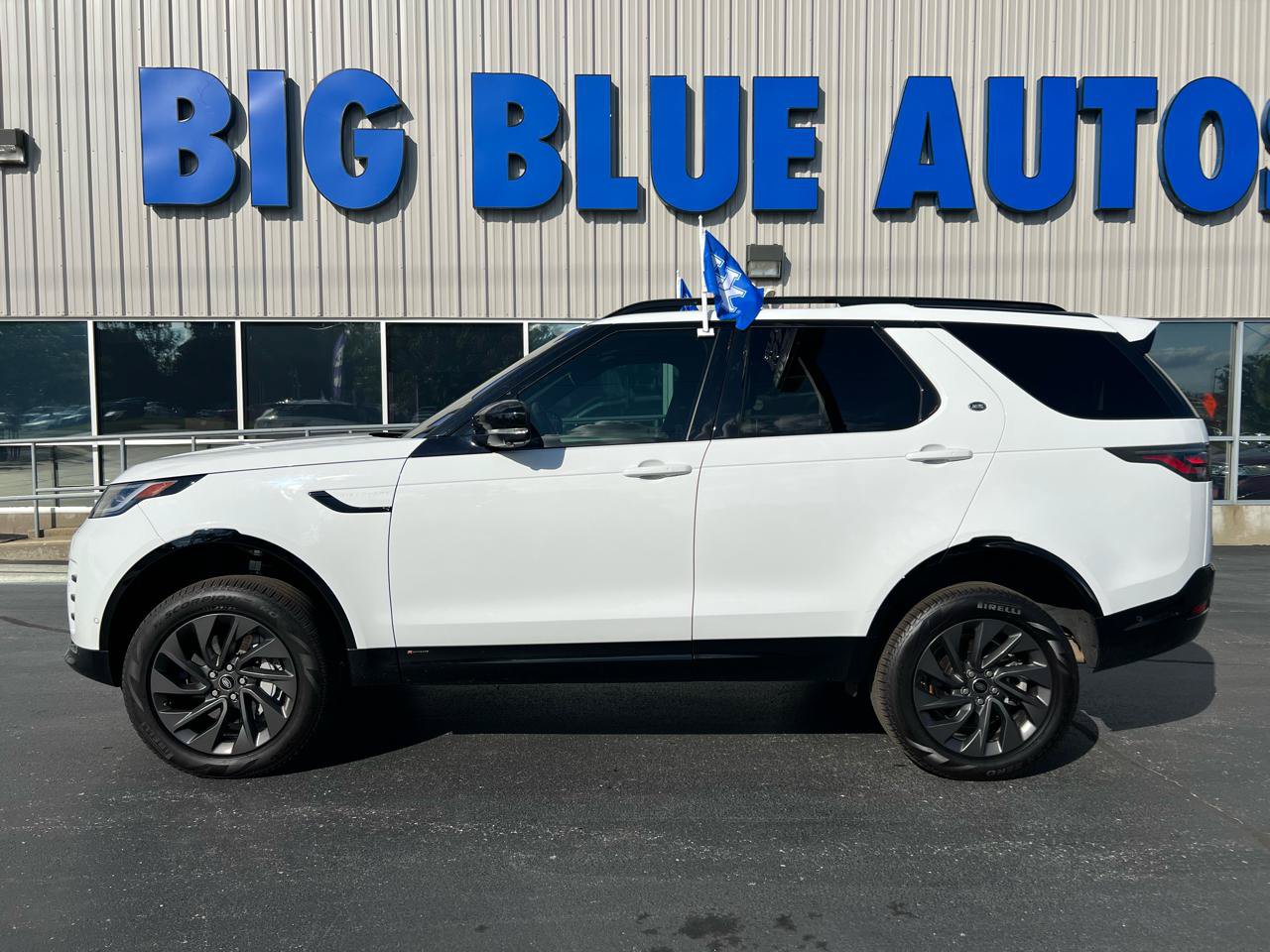 Used 2022 Land Rover Discovery S R-Dynamic AWD/4WD image 2