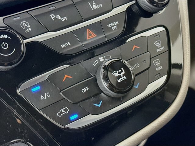 Used 2023 Chrysler Pacifica Touring-L FWD image 19