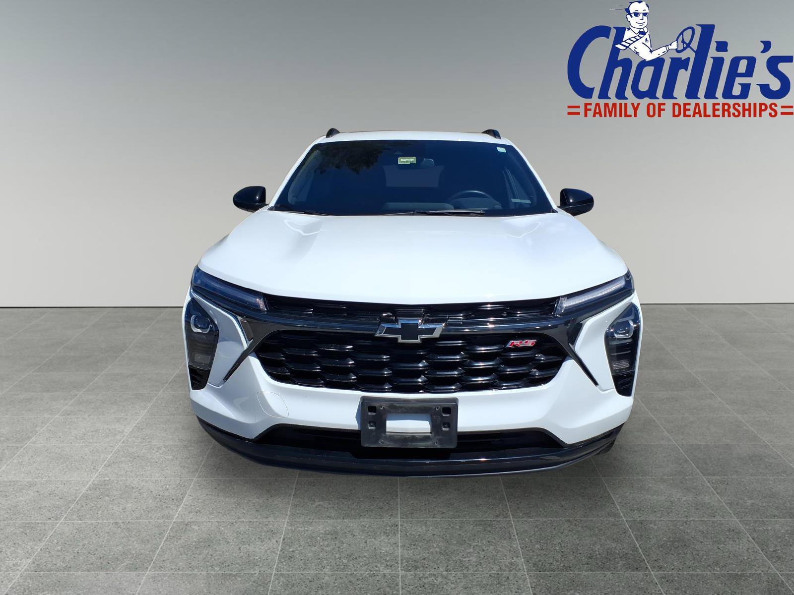 Used 2024 Chevrolet Trax RS w/ Sunroof Package FWD image 2