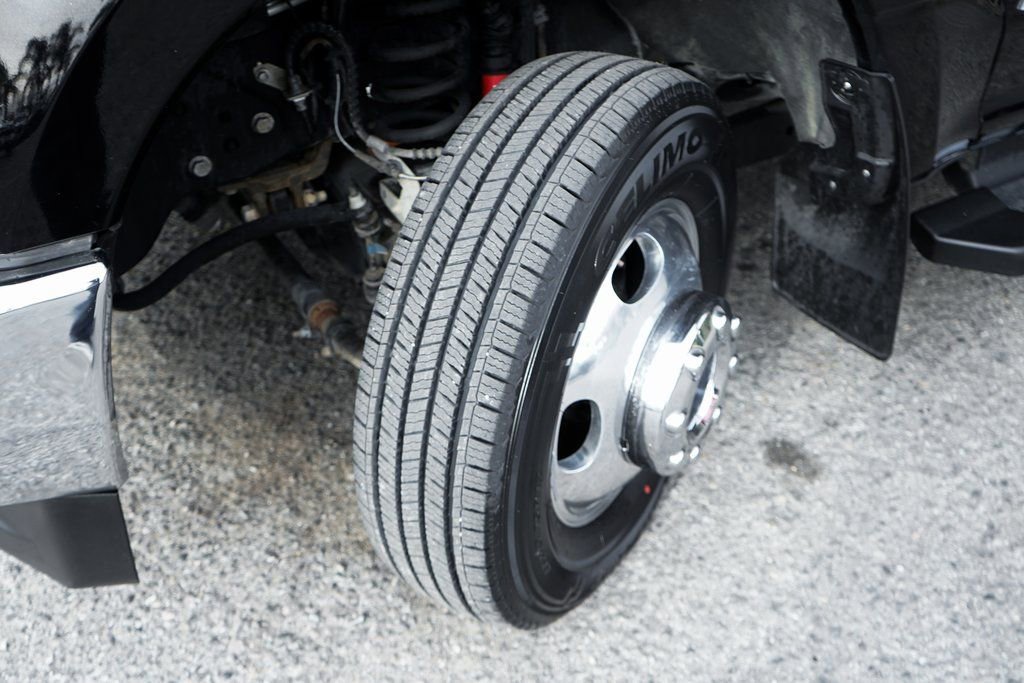 Used 2017 Ford F350 Lariat w/ Lariat Value Package image 46