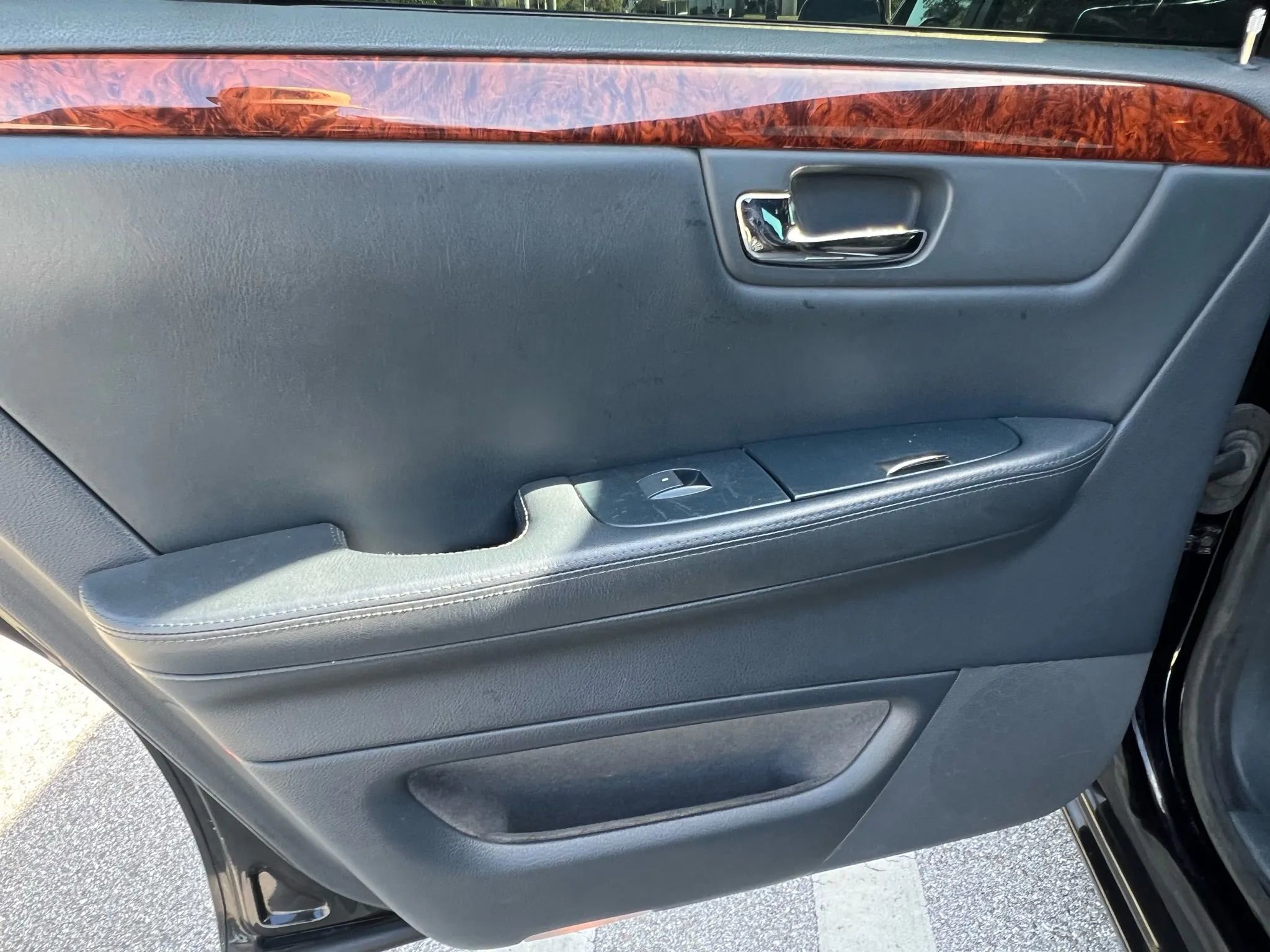 Used 2006 Cadillac DTS FWD image 36