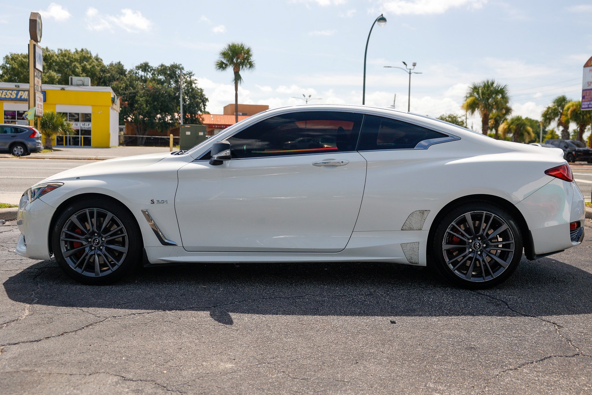 Used 2017 INFINITI Q60 Red Sport 400 AWD/4WD image 4
