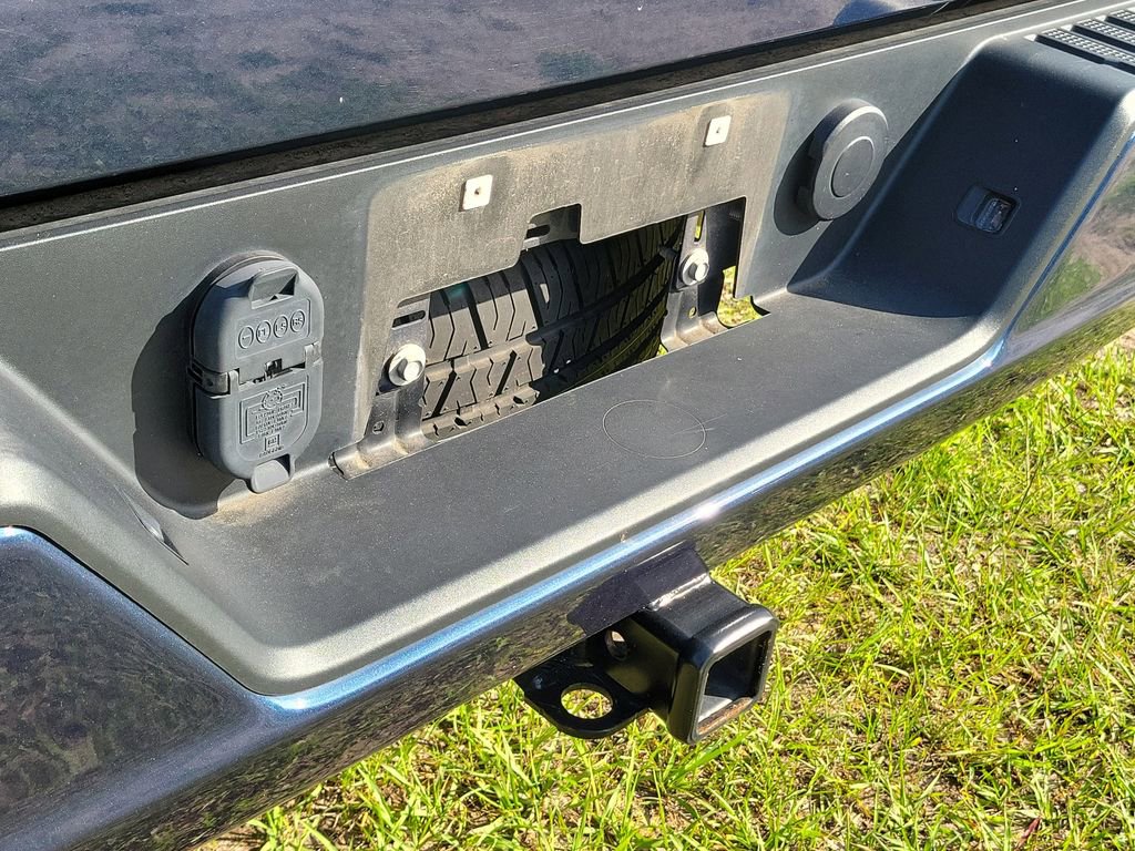 Used 2022 Chevrolet Silverado 1500 Custom w/ LPO, Dark Essentials Package RWD image 21