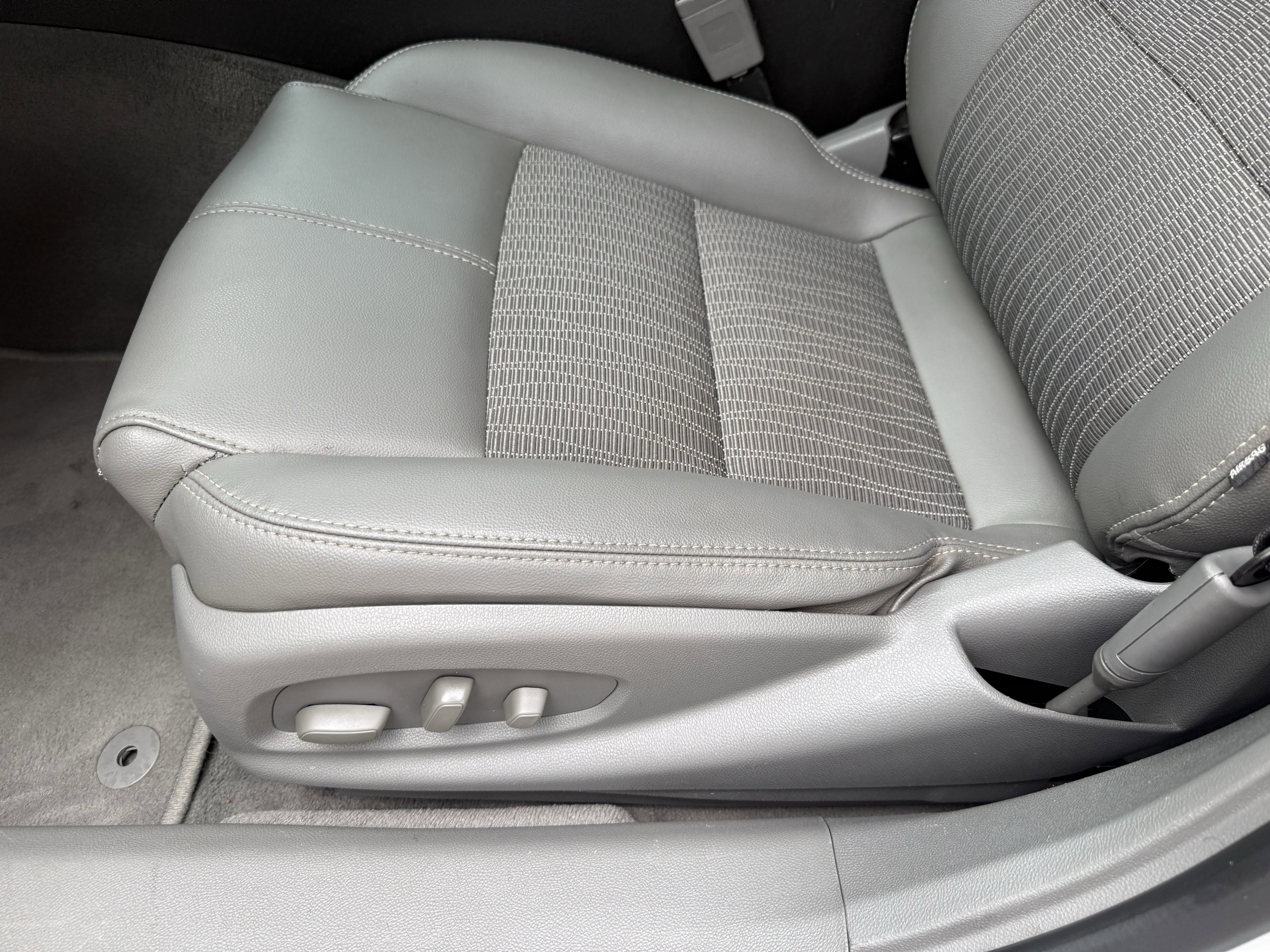 Used 2019 Chevrolet Impala LT image 28