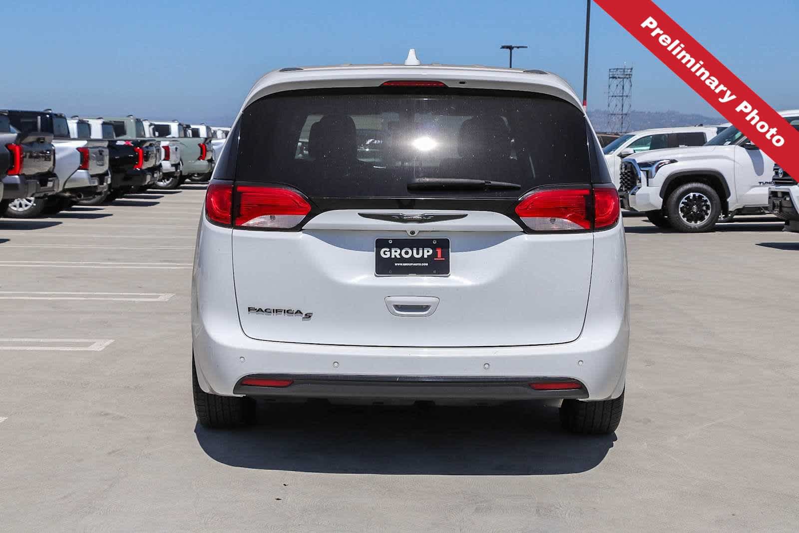 Used 2018 Chrysler Pacifica Touring Plus w/ S Appearance Package FWD image 7