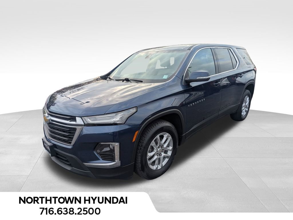 Used 2023 Chevrolet Traverse LS w/ Safety Package image 3