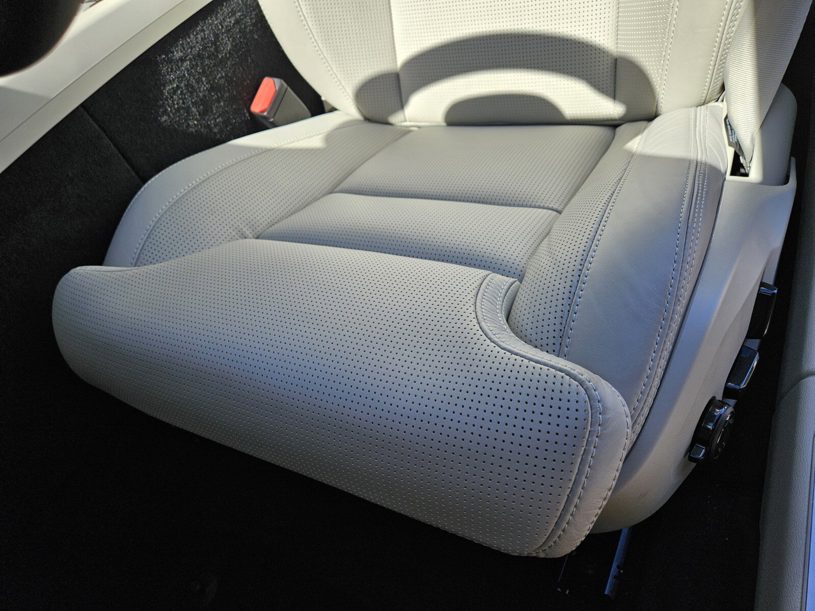 New 2025 Volvo V60 B5 Cross Country Ultra w/ Protection Package Premier image 8