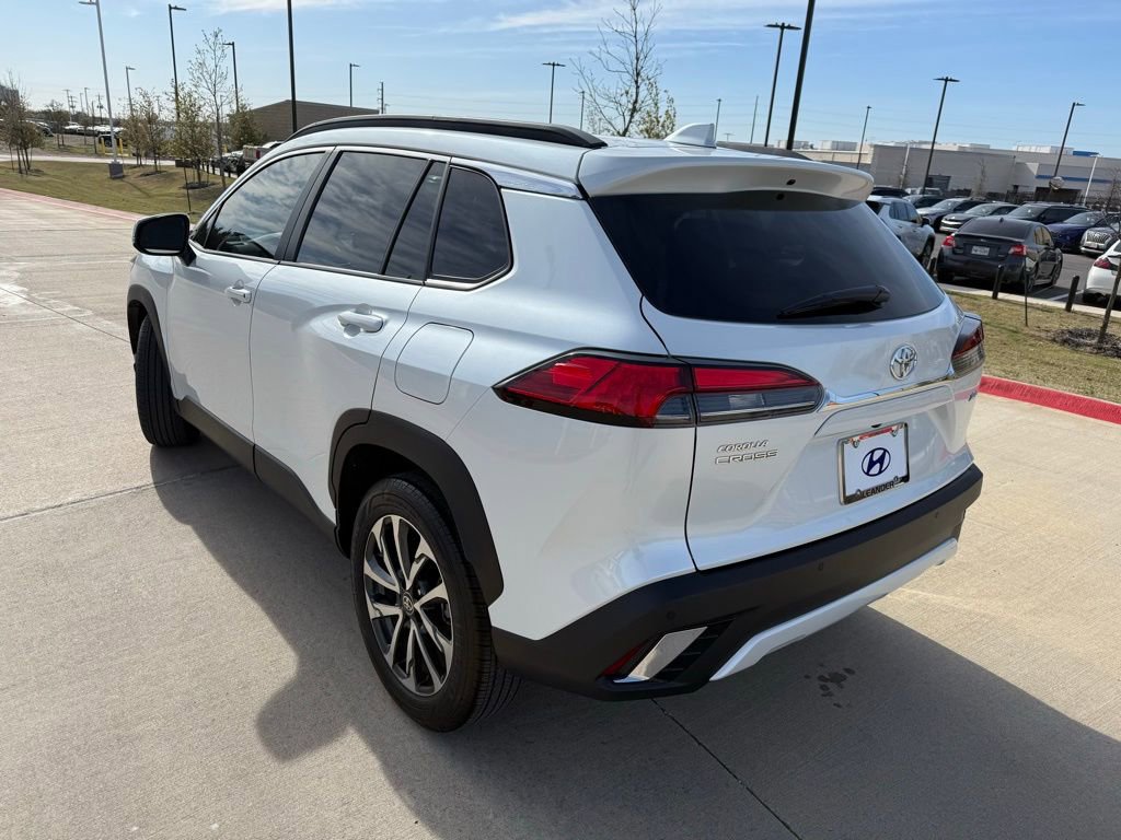 Used 2023 Toyota Corolla Cross XLE image 7