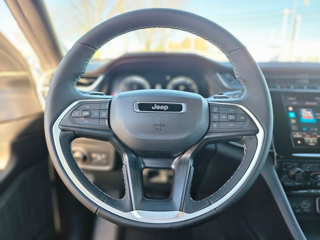 New 2025 Jeep Grand Cherokee Altitude image 23