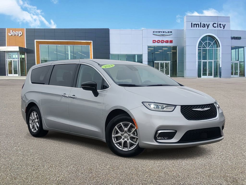 Used 2024 Chrysler Pacifica Touring-L FWD image 1