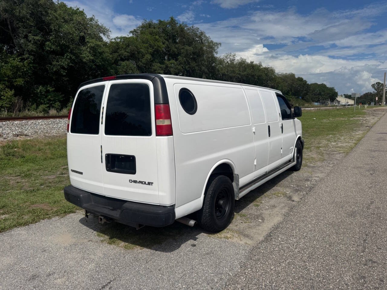 Used 2003 Chevrolet Express 3500 Extended RWD image 3