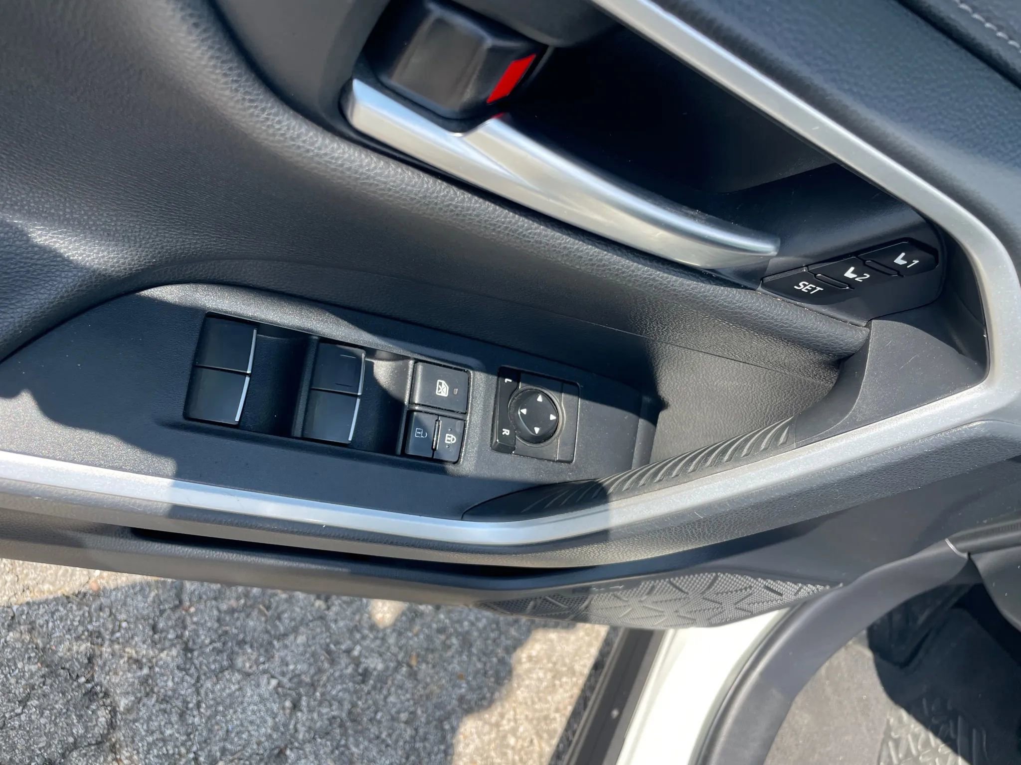 Used 2019 Toyota RAV4 Limited w/ Advanced Technology Package FWD image 22